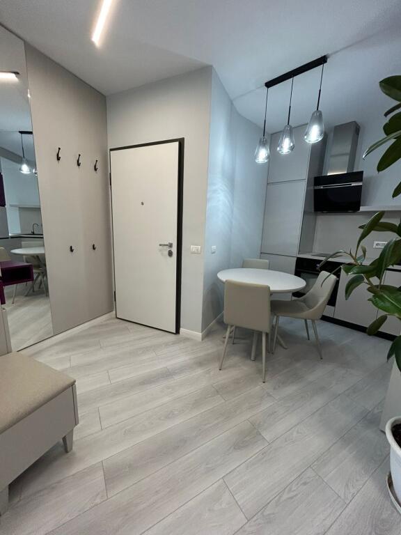🏡 APARTAMENT 2+1 ME QIRA – QENDËR E TIRANËS