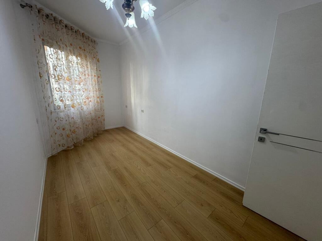 Apartament 2+1, Fresk!