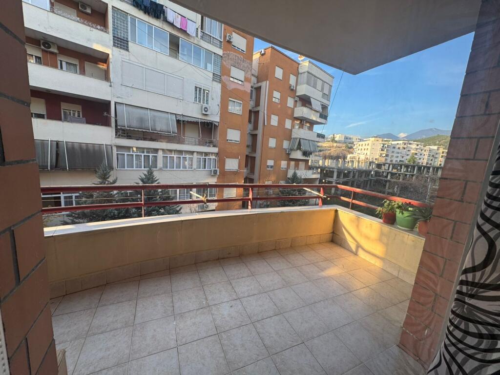 Apartament 2+1, Fresk!