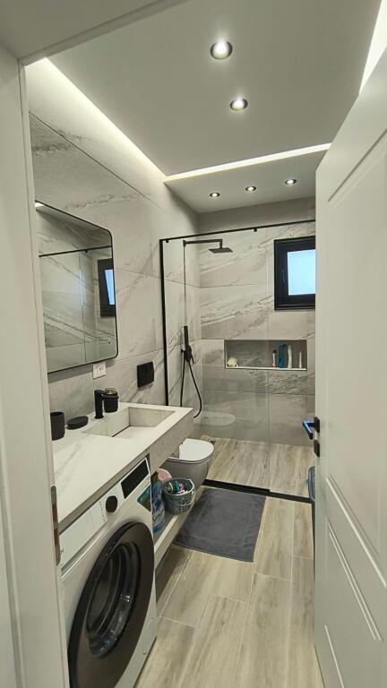 Vilë luksoze dhe shumë e bollshme në një zonë të qetë