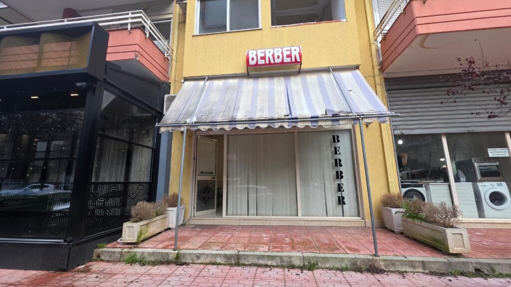 Dyqan / Berberane me Qera,Rruga e Çipajve, Vlorë