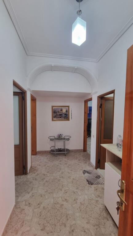 Apartament shumë i gjerë në qendër të qytetit