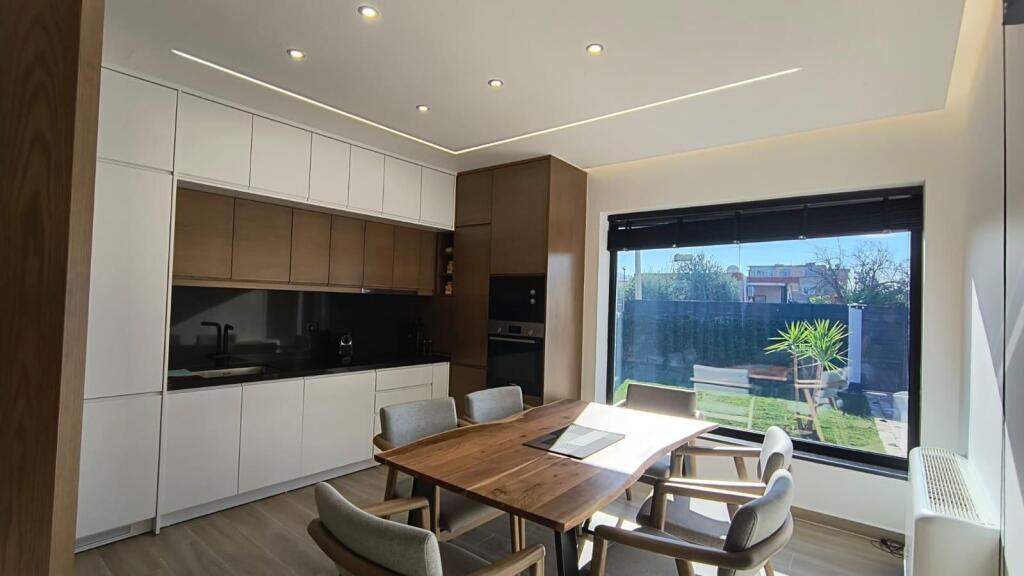 Vilë luksoze dhe shumë e bollshme në një zonë të qetë