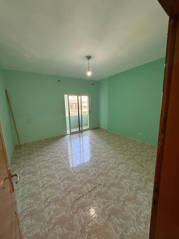 Apartament 3+1, Komuna e Parisit!