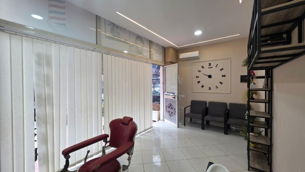 Dyqan / Berberane me Qera,Rruga e Çipajve, Vlorë