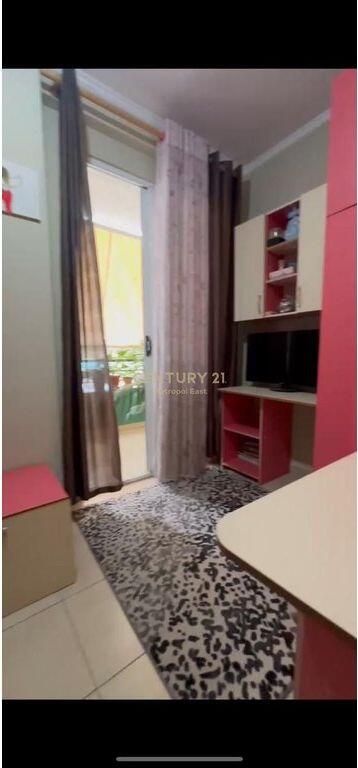 Shitet apartament 2+1 ne Yzberisht