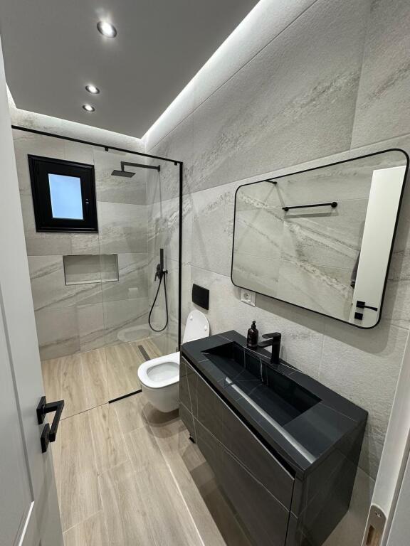 Vilë luksoze dhe shumë e bollshme në një zonë të qetë