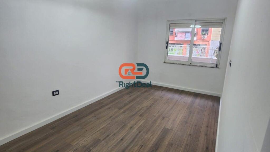 Tek Komuna E Parisit , Shitet Apartament 1+1+Verande Totalisht I Investuar!!!