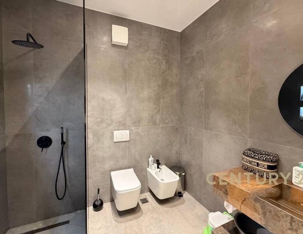 We offer apartment for Sale "Emerald Center"