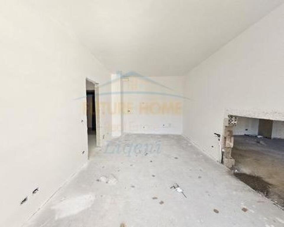Shitet, Apartament 1+1, Univers City, Tirane.