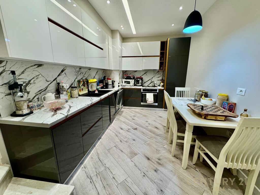 Super Triplex per shitje tek Kodra e Diellit 2