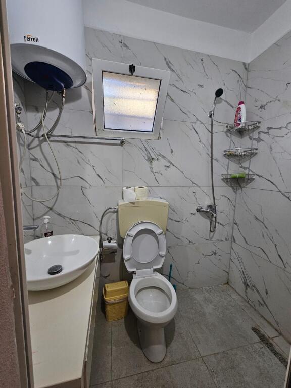 !!!!GARSONIERE ME QERA!!!