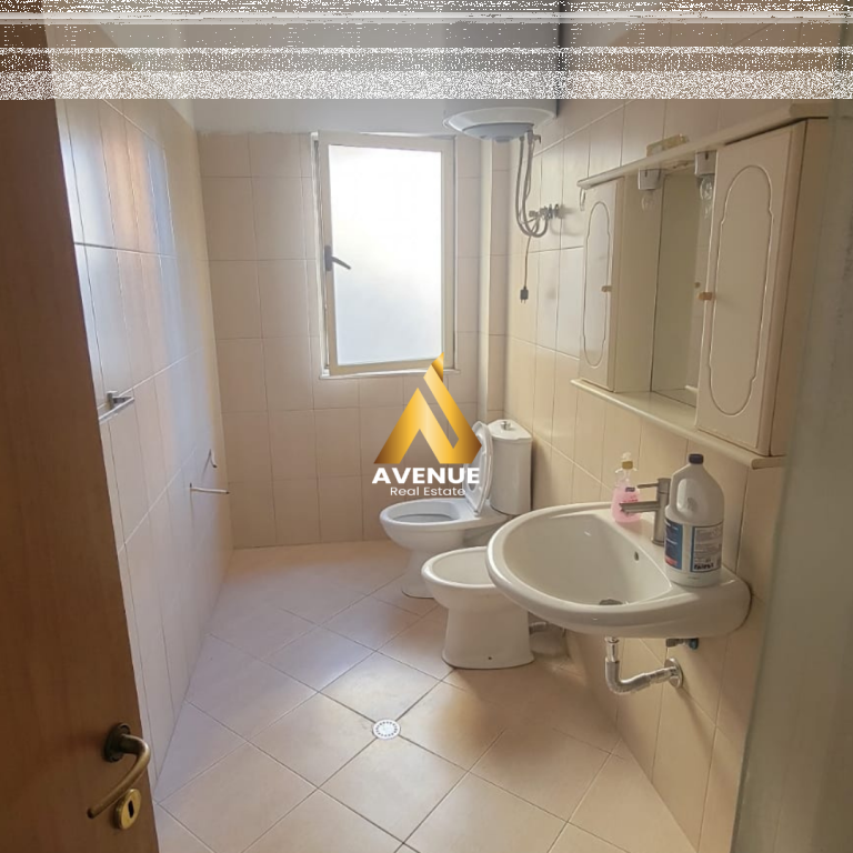 Apartment 2+1 for Rent – Near Rruga e Kavajës, Tirana