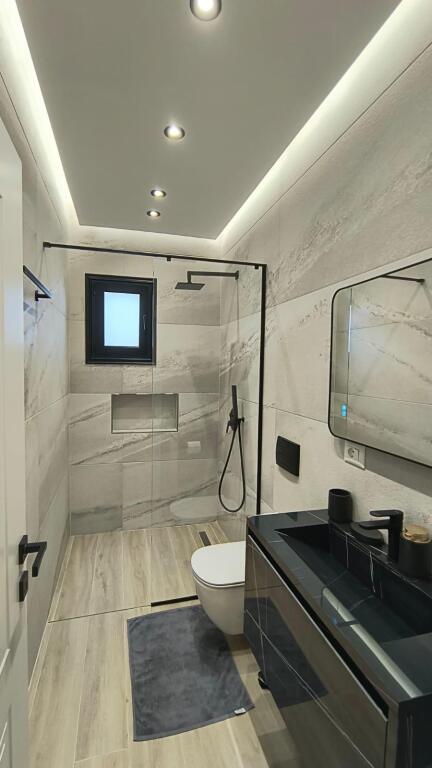 Vilë luksoze dhe shumë e bollshme në një zonë të qetë