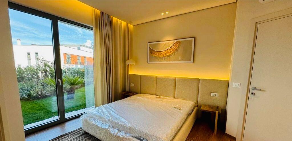 APARTMENT 2 +1 WITH 2 PARKING SPOTS AT GREEN VALLEY!