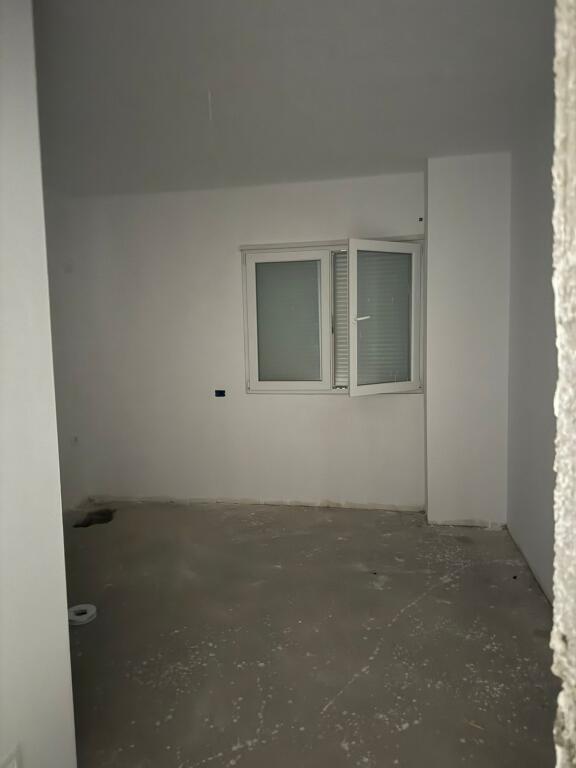 Shitet Apartament 3+1 me 2 Tualete – Pazari i Ri