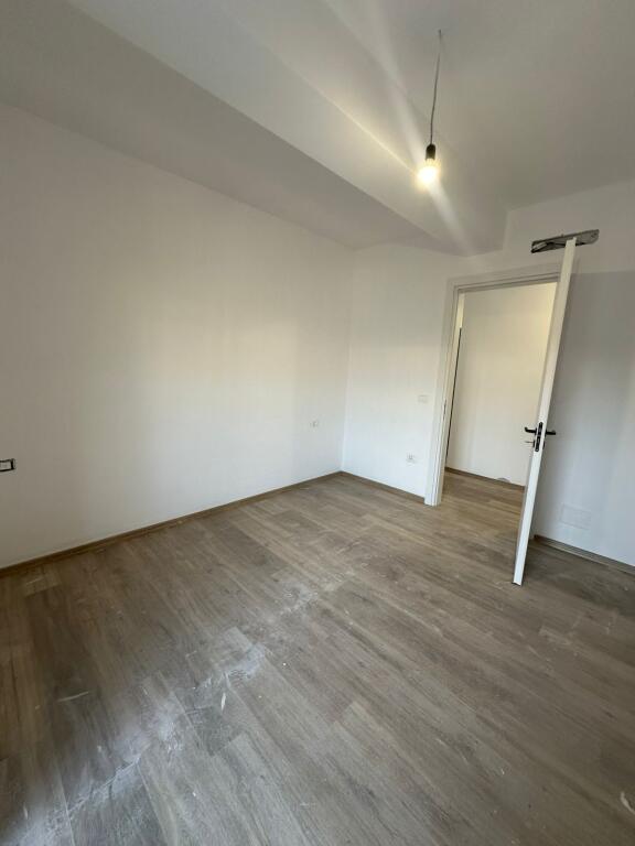 Shitet Apartament 2+1+2 – Kodra e Diellit, Tiranë