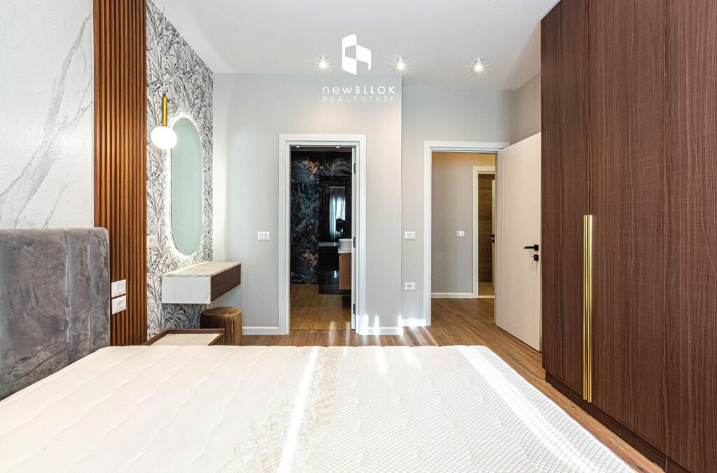 Super Appartamento (Moderno) Prima Fase in affitto in super posizione Centro di Tirana/ Dentro il centro Galleria  2+1 (1350 eu) 130 m2