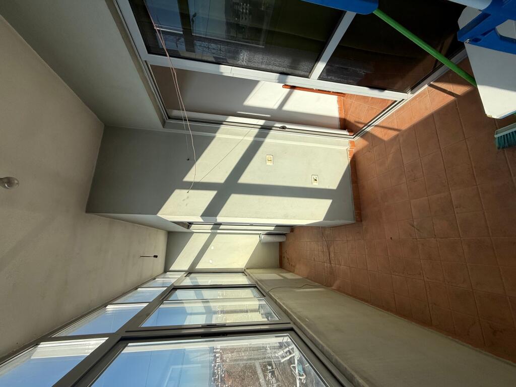 Shitet okazion apartament 1+1 (53.7m2) 67,000 euro tek Terminali (parkim i garantuar poshte palllatit)
