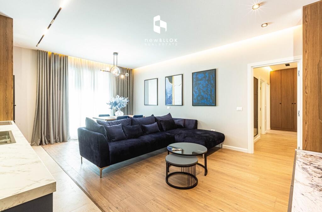 Super Appartamento (Moderno) Prima Fase in affitto in super posizione Centro di Tirana/ Dentro il centro Galleria  2+1 (1350 eu) 130 m2