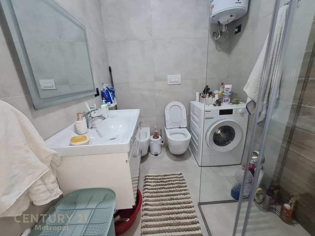 OFROJ PER QIRA APARTAMENT 1+1-PRANE TEGUT!