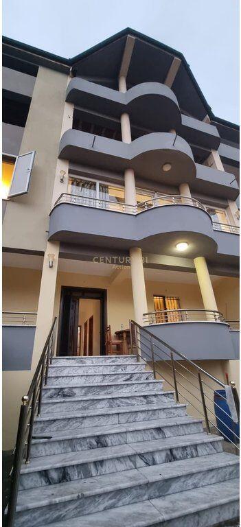 Jepen me qira dy katet e nje vile ne Fresk afer Rezidences Topi!