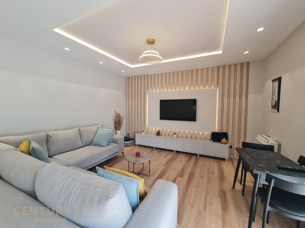 OFROJ PER QIRA APARTAMENT 1+1-PRANE TEGUT!