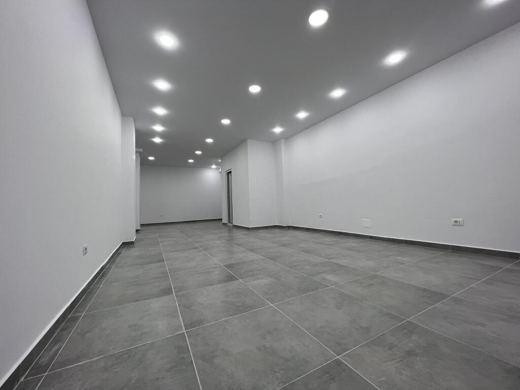 NEGOZIO IN AFFITTO 170 M2 STRADA PRINCIPALE - FRESK