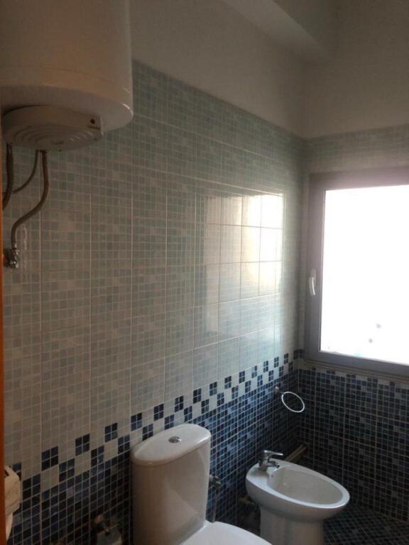 Jepet garsoniere me qera per zyre tek zogu zi