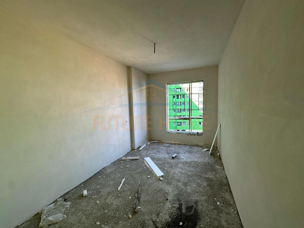 Shitet, Apartament 3+1, Rruga 5 Maji, Tiranë.