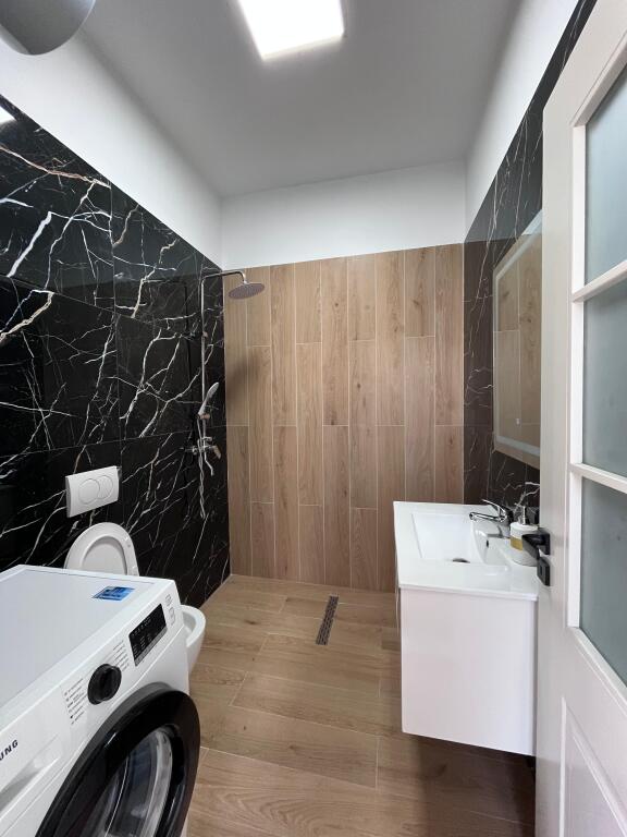 Qera, Apartament 2+1+2, Sauk