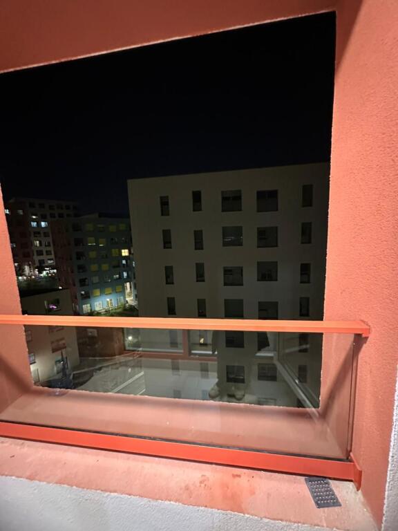 1+1 in affitto, Rezidenca Kadiu