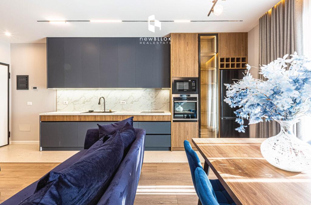 Super Appartamento (Moderno) Prima Fase in affitto in super posizione Centro di Tirana/ Dentro il centro Galleria  2+1 (1350 eu) 130 m2