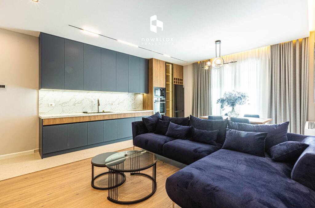 Super Appartamento (Moderno) Prima Fase in affitto in super posizione Centro di Tirana/ Dentro il centro Galleria  2+1 (1350 eu) 130 m2
