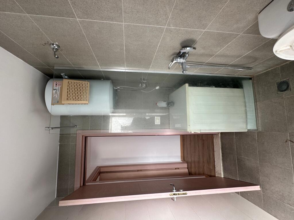 Affittasi 1+1 Maternità Nuova, 5° piano, palazzo di 6 piani senza ascensore 🏷️45.000Leke