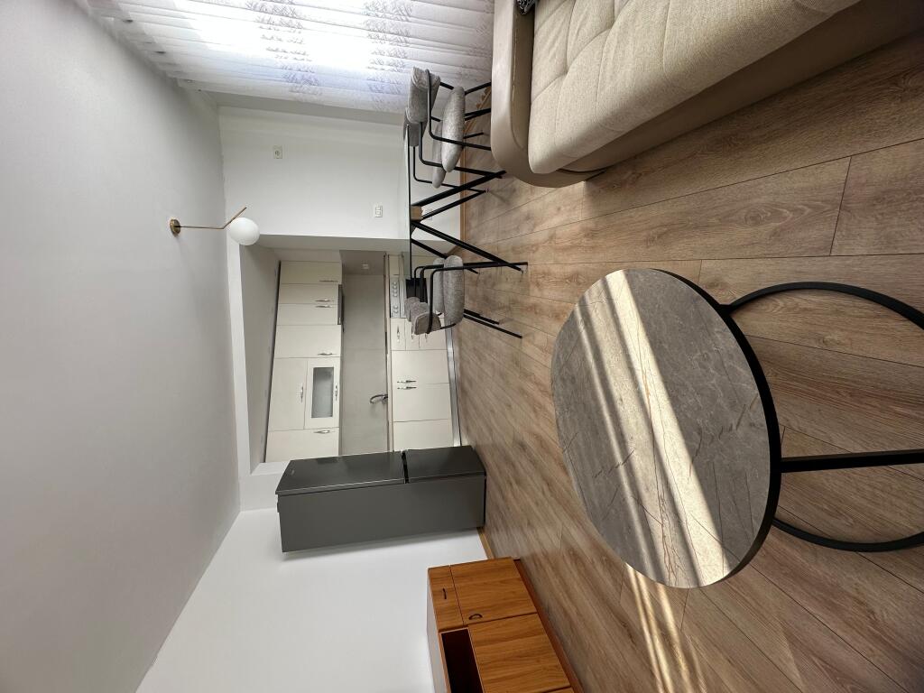 Affittasi 1+1 Maternità Nuova, 5° piano, palazzo di 6 piani senza ascensore 🏷️45.000Leke