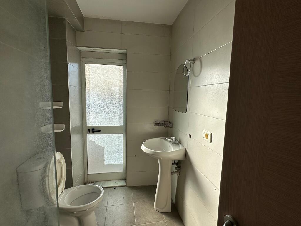 Affittasi 1+1 Maternità Nuova, 5° piano, palazzo di 6 piani senza ascensore 🏷️45.000Leke