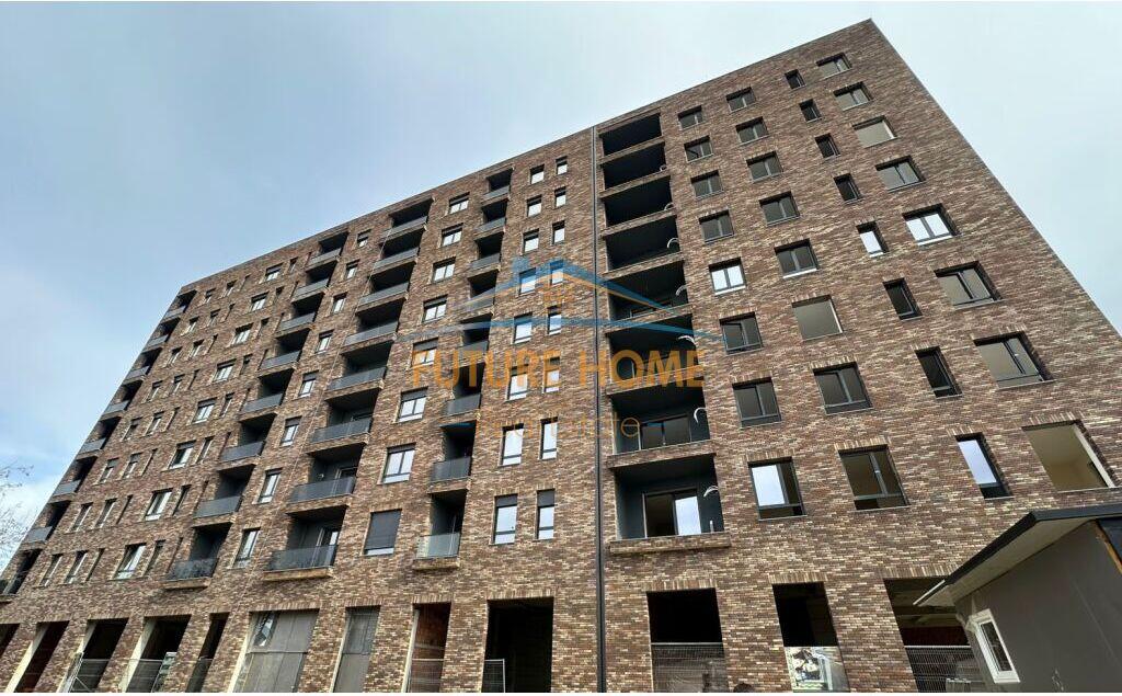 Shitet, Apartament 3+1, Rruga 5 Maji, Tiranë.