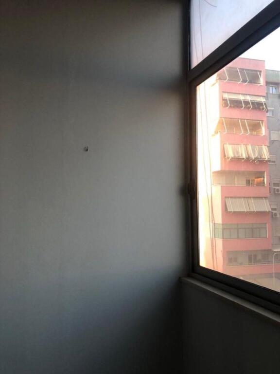 Jepet garsoniere me qera per zyre tek zogu zi