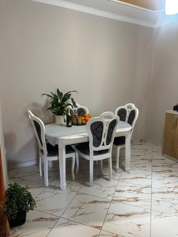 Jepet apartament 1+1 tek Kompleksi Molla, Astir (ne proces mobilimi) 