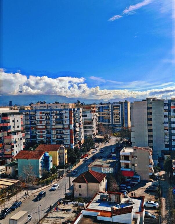 Shitet apartament 2+1+2 me hipoteke ne Astir