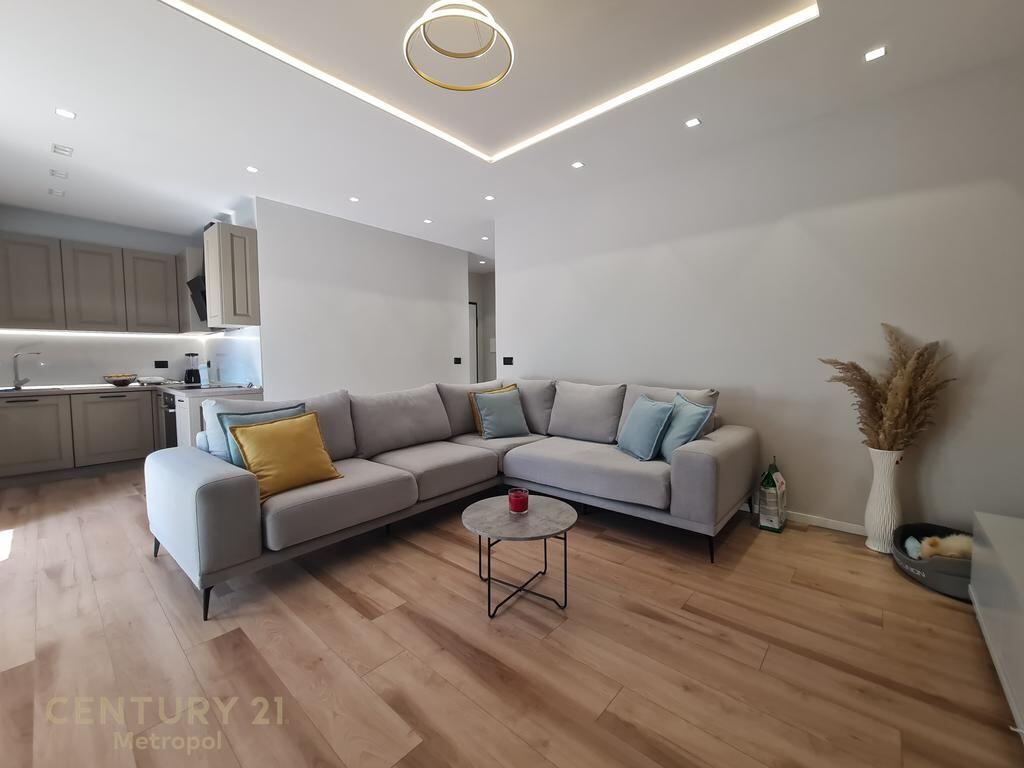 OFROJ PER QIRA APARTAMENT 1+1-PRANE TEGUT!