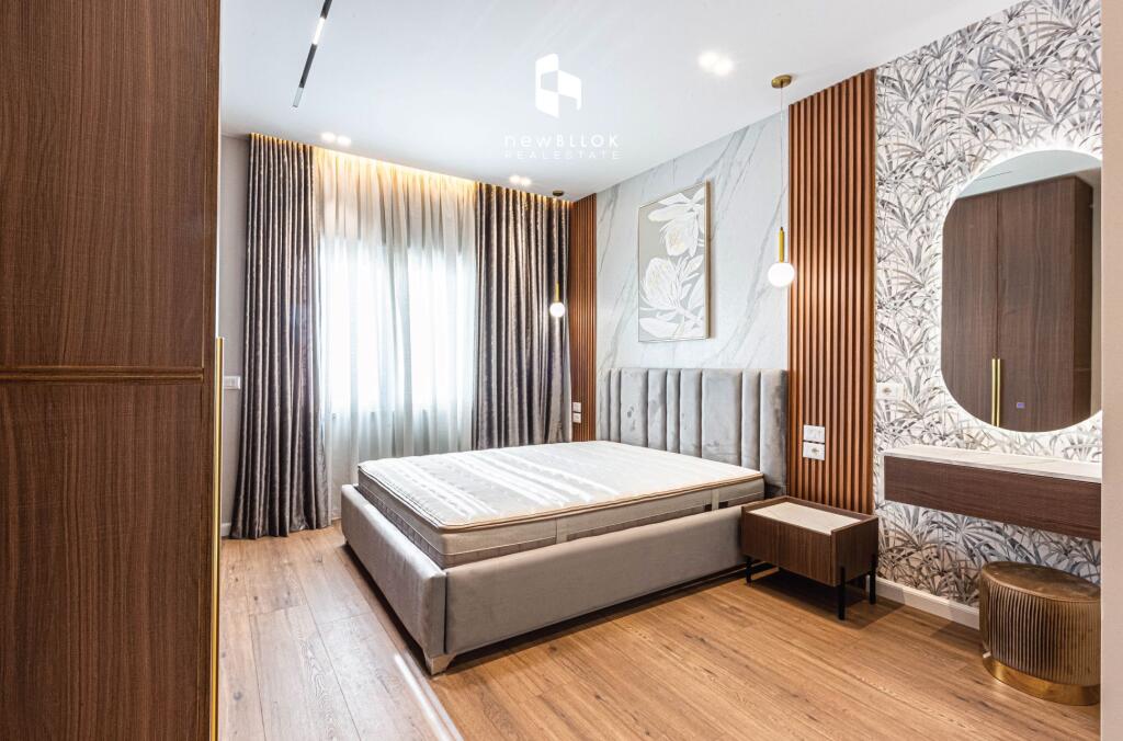 Super Appartamento (Moderno) Prima Fase in affitto in super posizione Centro di Tirana/ Dentro il centro Galleria  2+1 (1350 eu) 130 m2