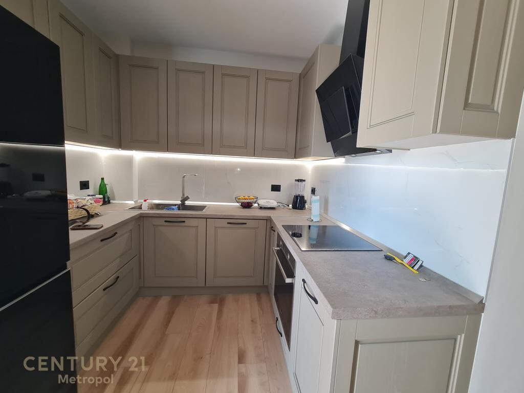 OFROJ PER QIRA APARTAMENT 1+1-PRANE TEGUT!