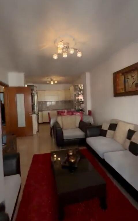 Shitet apartament 2+1+2 tek rrethi ne Astir