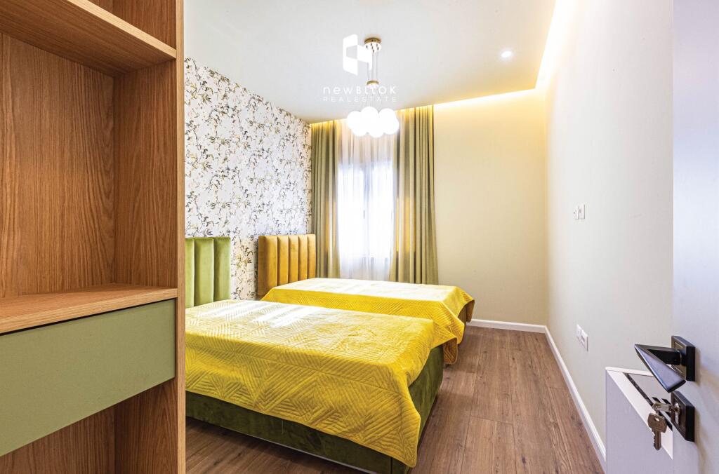 Super Appartamento (Moderno) Prima Fase in affitto in super posizione Centro di Tirana/ Dentro il centro Galleria  2+1 (1350 eu) 130 m2