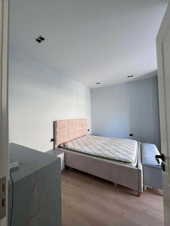 Qera, Apartament 2+1+2, Sauk