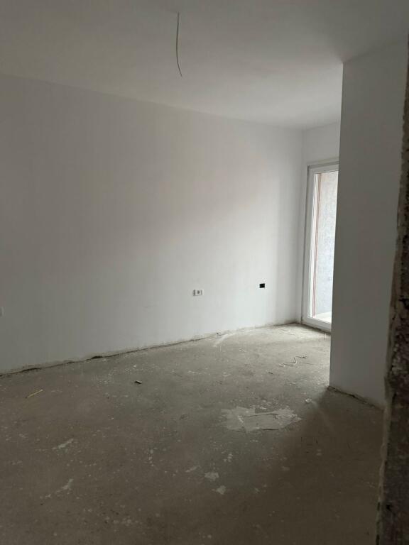 Shitet Apartament 3+1 me 2 Tualete – Pazari i Ri