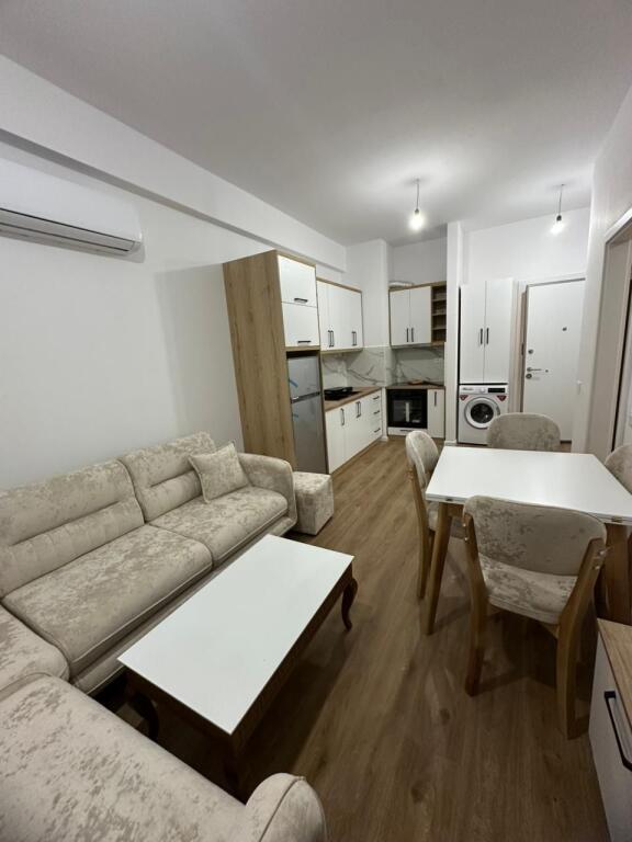 1+1 in affitto, Rezidenca Kadiu