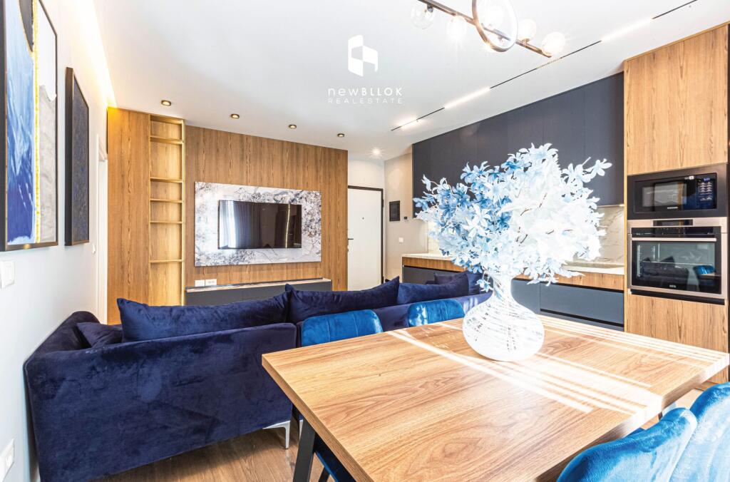 Super Appartamento (Moderno) Prima Fase in affitto in super posizione Centro di Tirana/ Dentro il centro Galleria  2+1 (1350 eu) 130 m2